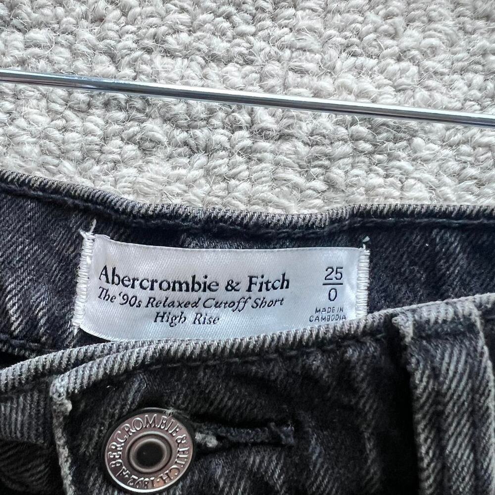 NWT Abercrombie & Fitch 90s Relaxed Cutoff Black black denim jean shorts size 25 - Picture 8 of 9